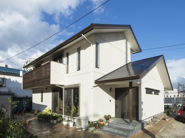 自分たちの山の木で建てた家