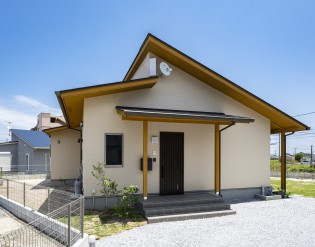 木が香る伸びやかな平屋の住まい